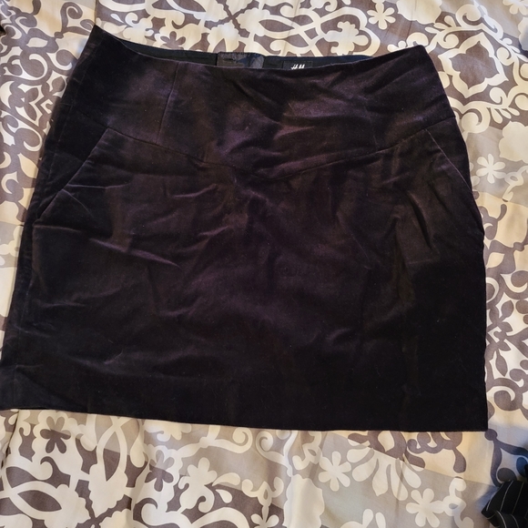 H&M Velvet Black Mini Skirt - Picture 2 of 2